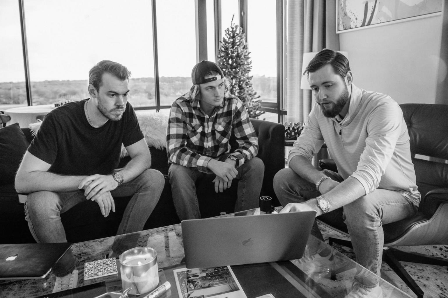 Detaillierte Finanzberichte und Analysen